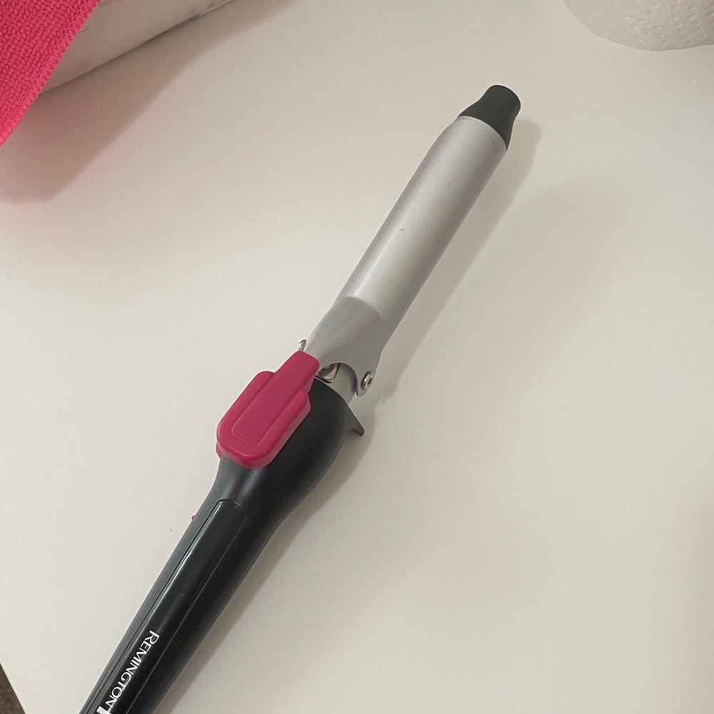 Remington Black and Silver Curling Iron  1’